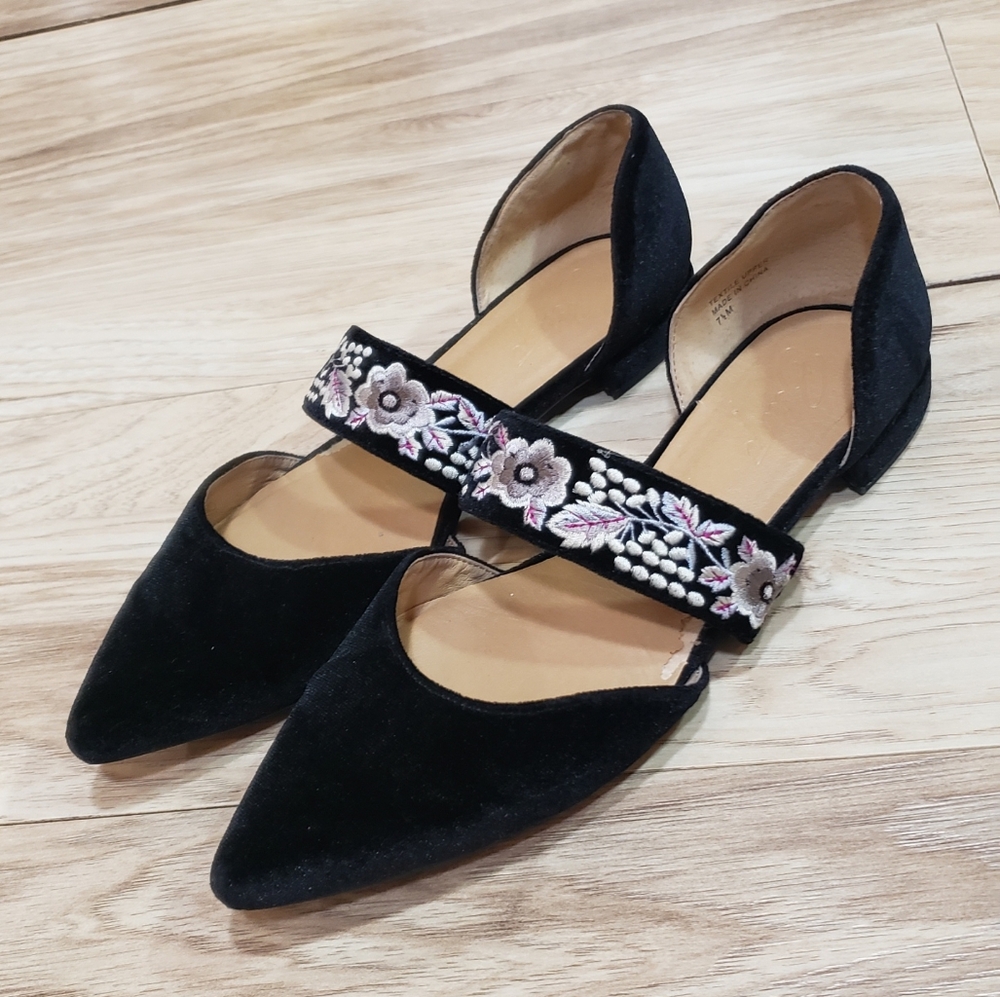 Bettye Muller Jamisen Black Velvet W/flowers Flats,maryjane,career,